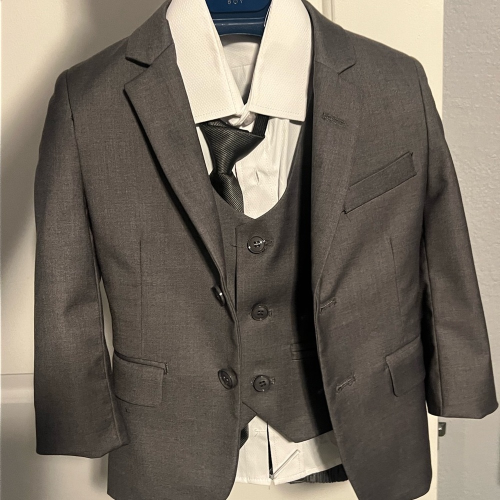 Stylish Gray Four-Piece Suit for Kids